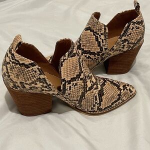 BEAST FASHION Snakeskin Ankle Booties